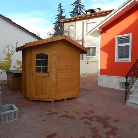 מלון קיוסטנדיל Red House מראה חיצוני תמונה
