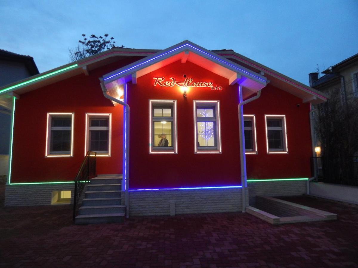 מלון קיוסטנדיל Red House מראה חיצוני תמונה