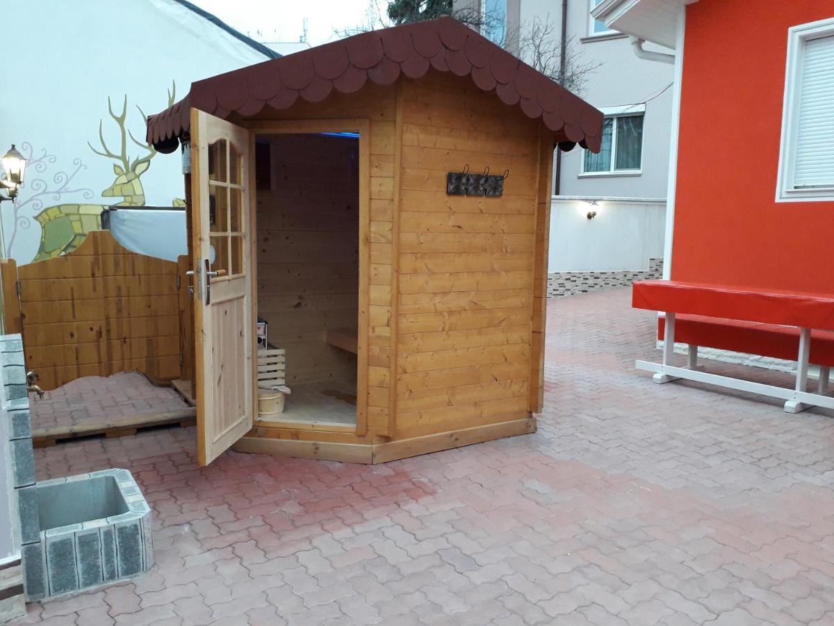 מלון קיוסטנדיל Red House מראה חיצוני תמונה