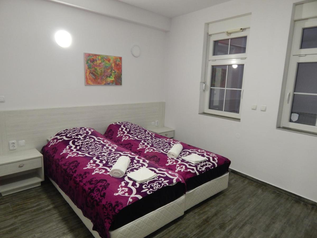 מלון קיוסטנדיל Red House מראה חיצוני תמונה