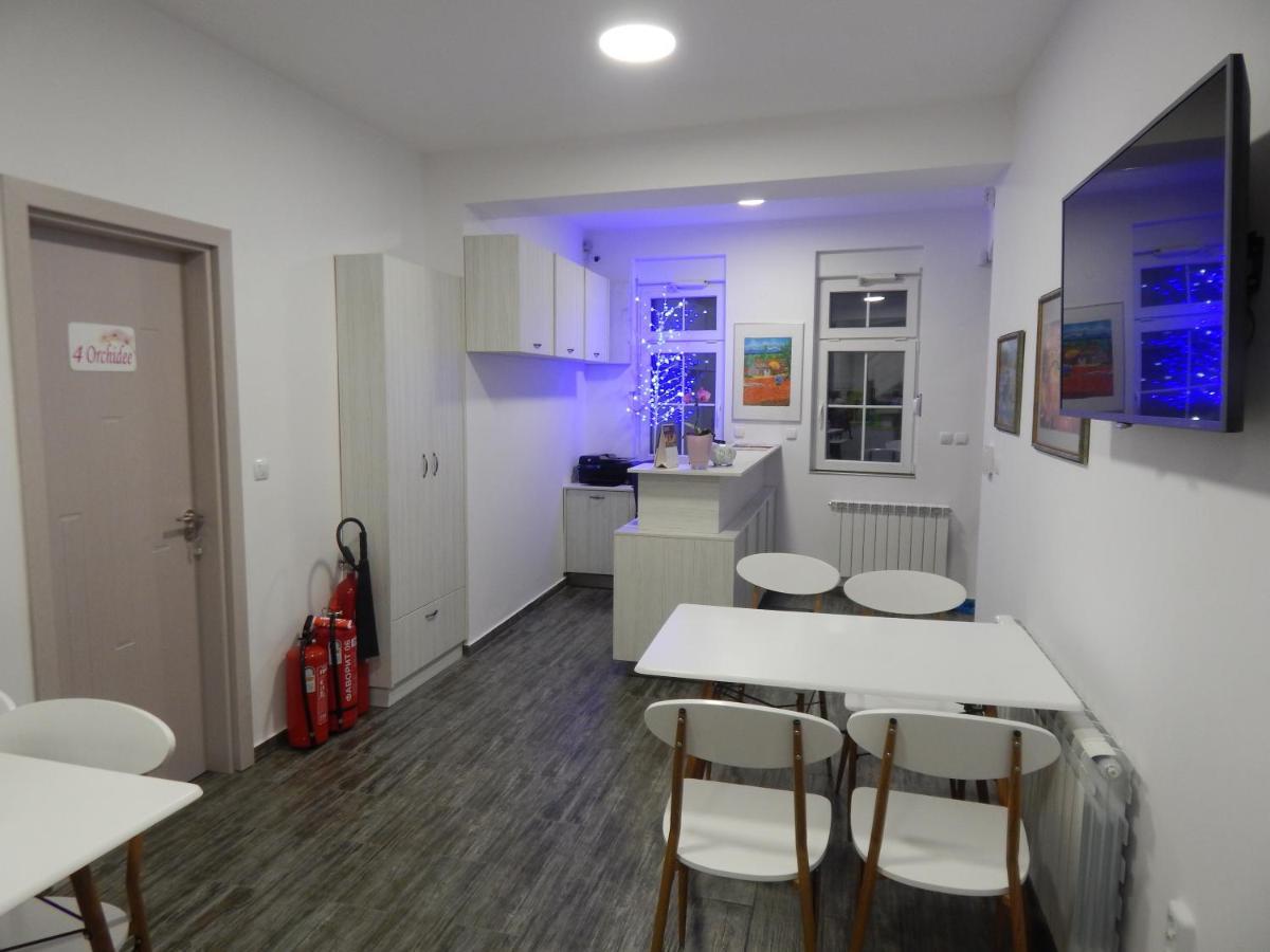 מלון קיוסטנדיל Red House מראה חיצוני תמונה