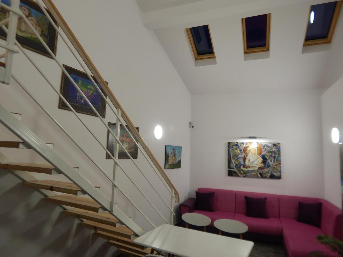 מלון קיוסטנדיל Red House מראה חיצוני תמונה