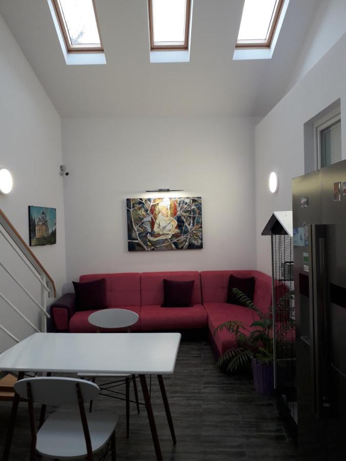 מלון קיוסטנדיל Red House מראה חיצוני תמונה